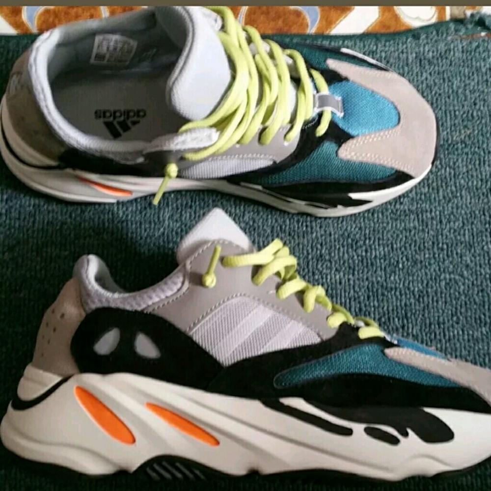 Yeezy Boost 700 Wave Runner size 9.5 NEW